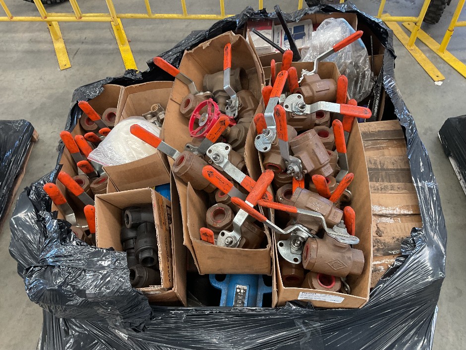 <p>Mixed pallet of valves</p>