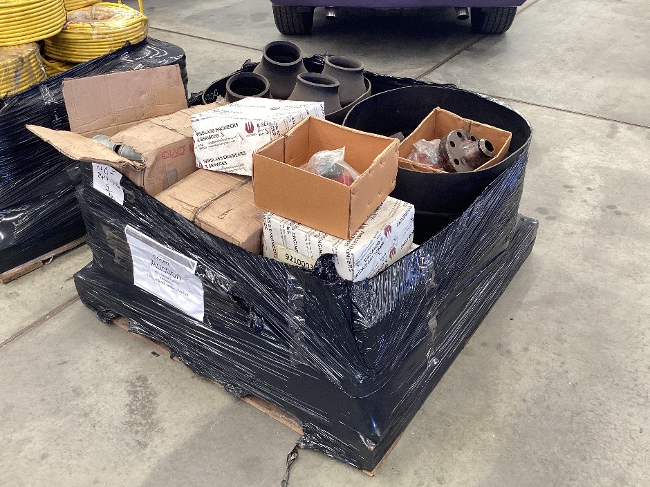 Pallet Containing Assorted pipe fittings and flanges