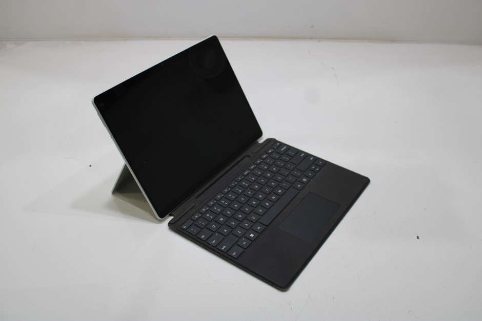 MICROSOFT SURFACE PRO 8 1982
