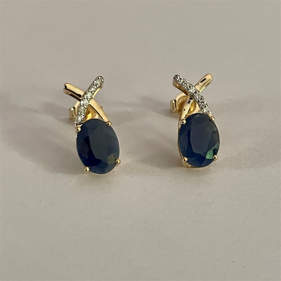Yellow Gold Natural Sapphire & Diamond Earrings with IGI valuation