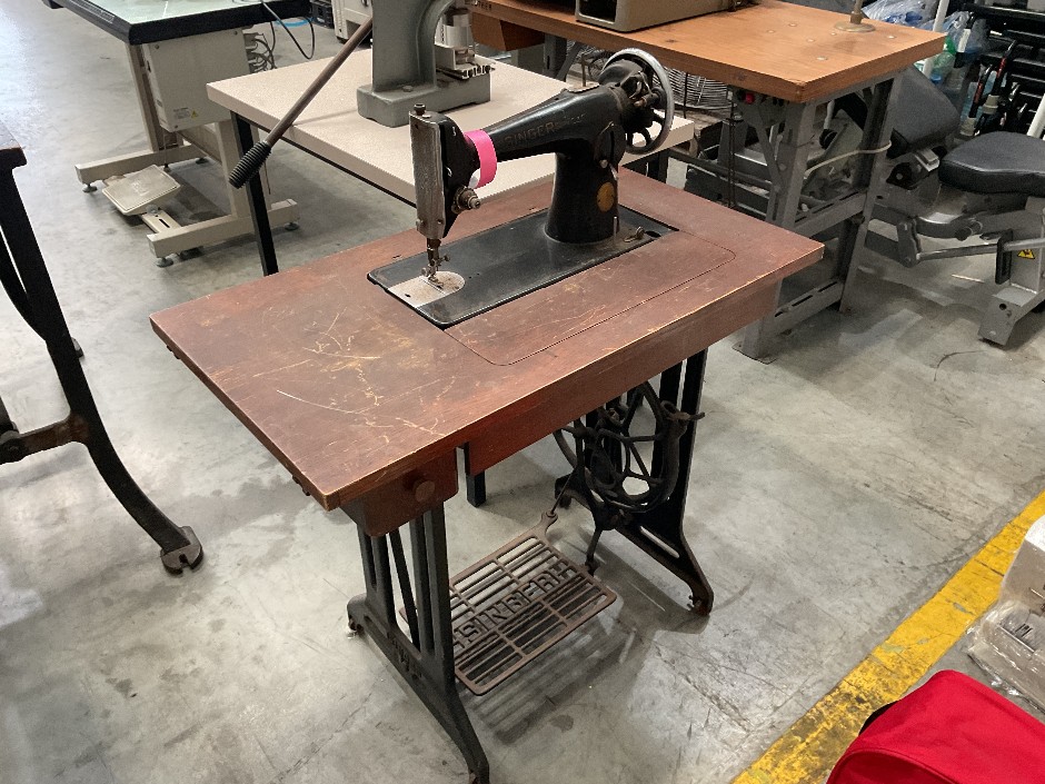 <p>Antique Industrial Singer Sewing Machine</p>