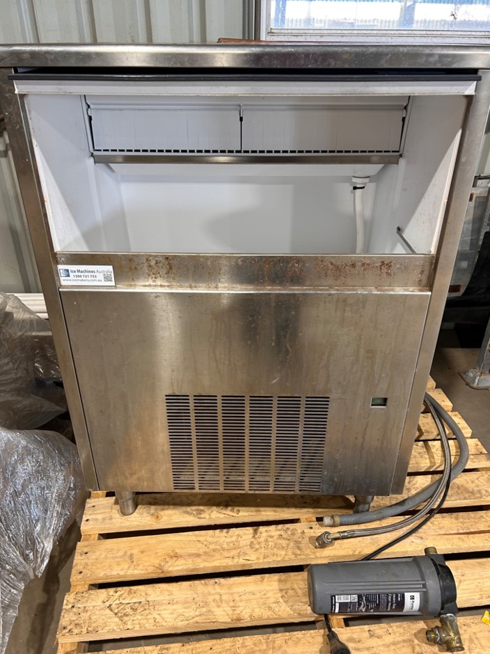 2017 Brema Ice Maker