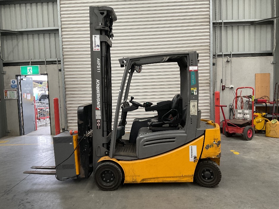 2018 Jungheinrich EFG320 Electric Forklift