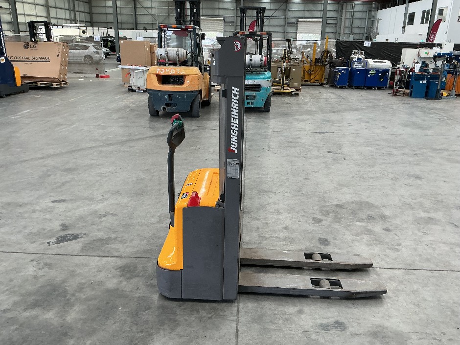 <p>2017 Jungheinrich EJC112n Electric Stacker</p>