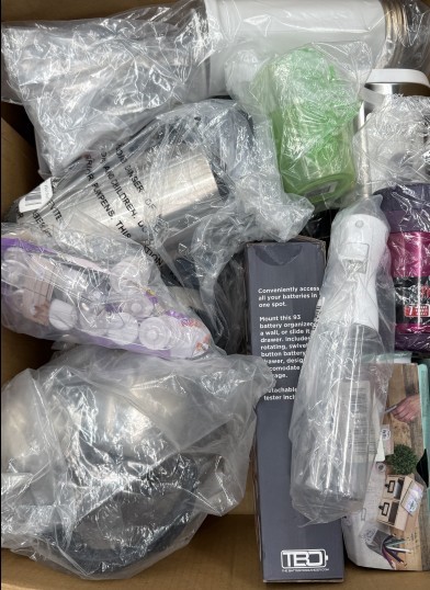 Assorted Box of Kitchenware/Homeware items incl: Kettle, Jug, Toilet Brush,