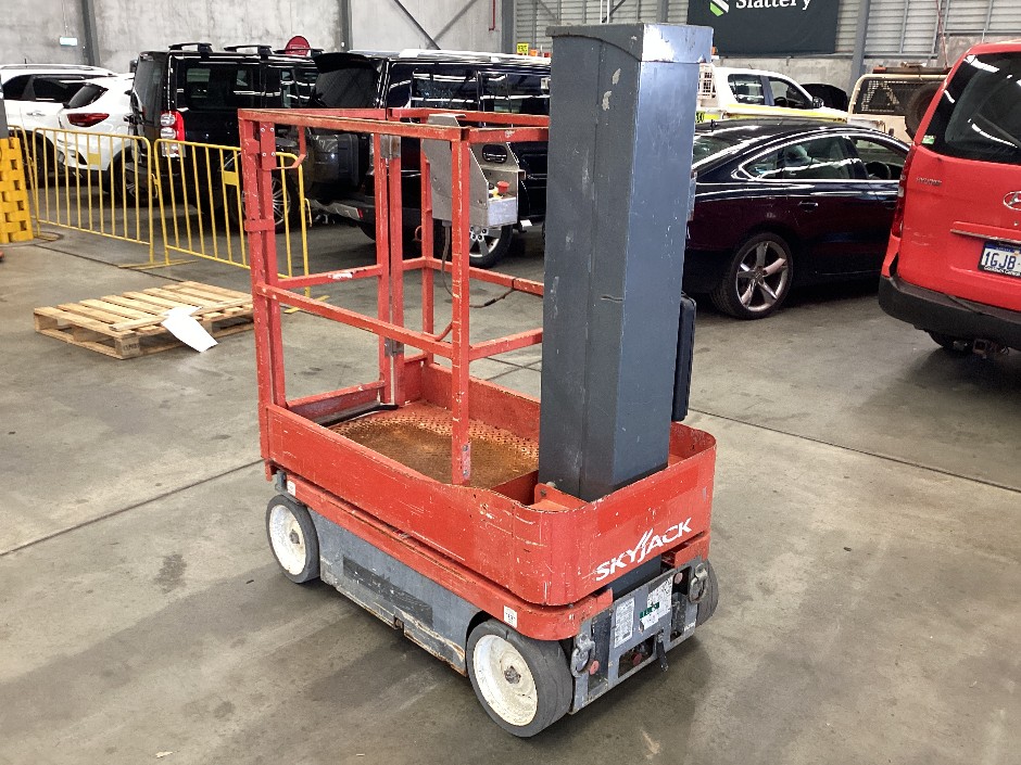 <p>Sky jack 12ft Man Lift</p>