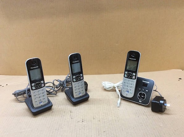 Panasonic KX-TG6821AL Cordless Phones with Base/PNLV233AL AC Adapter