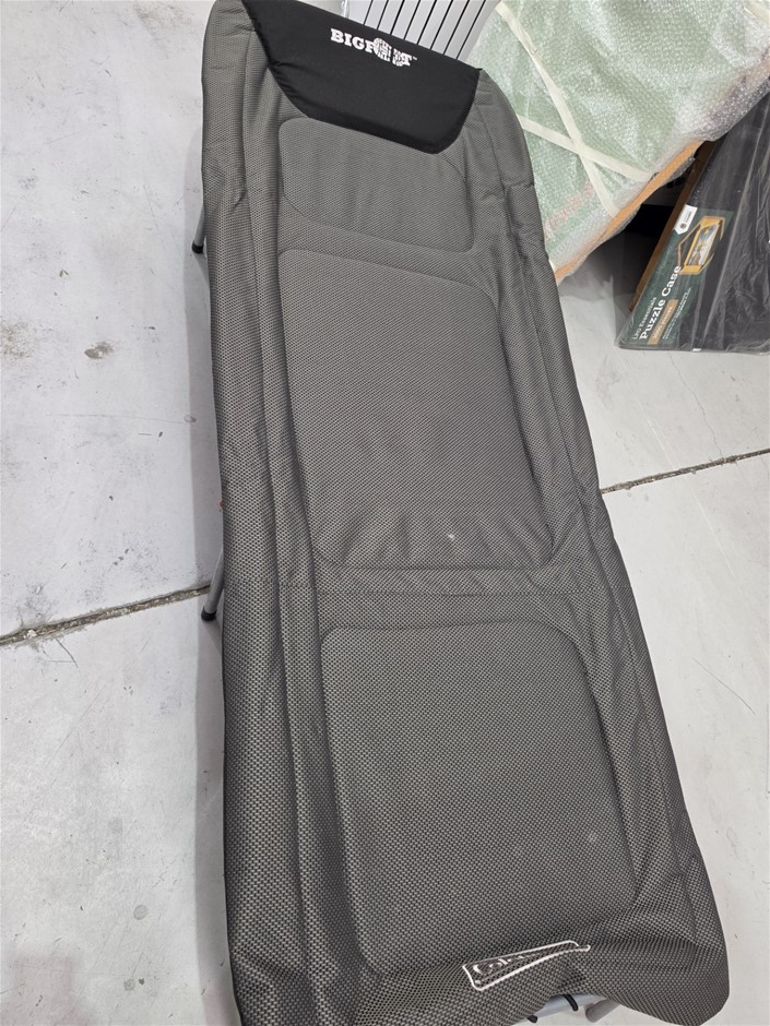 COLEMAN Bigfoot Compact Camping Stretcher Bed, Green. NB: Has Been Used, No