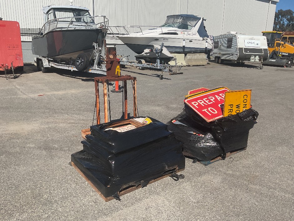 <p>Two Pallets of Various Road Signs</p>