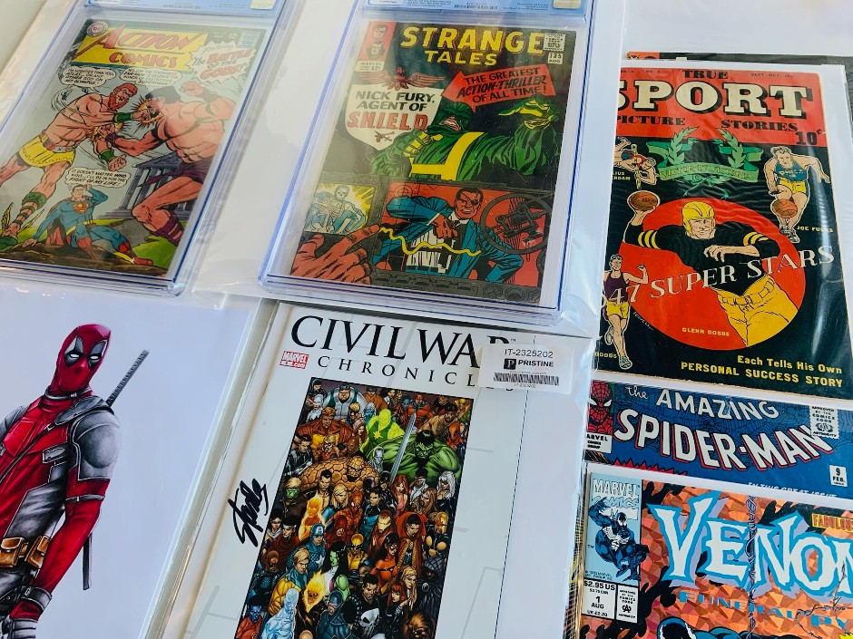 Lot of comics , picture books etc signed Stan Lee , graded / ungraded 1947- modern