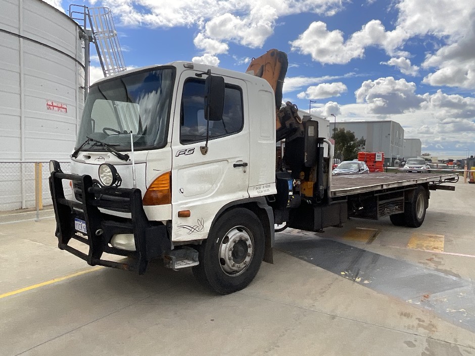 <p>2006 HINO FG   4x2 Tray Truck</p>