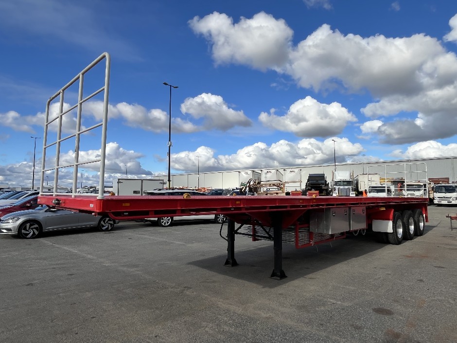 2026 Spartan ST3 45ft Extendable Tri-Axle