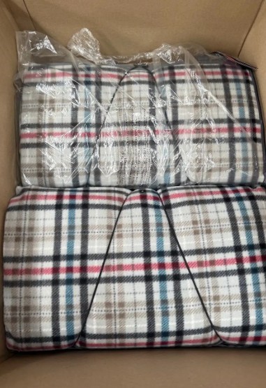 2 x Electric Blankets. NB: Has not been tested, condition unknown. <b>Impor