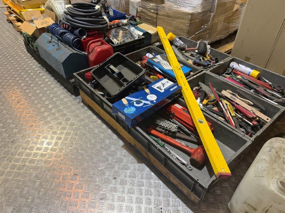 2 x Pallets Comprising Assorted Handtools & Sundry Items