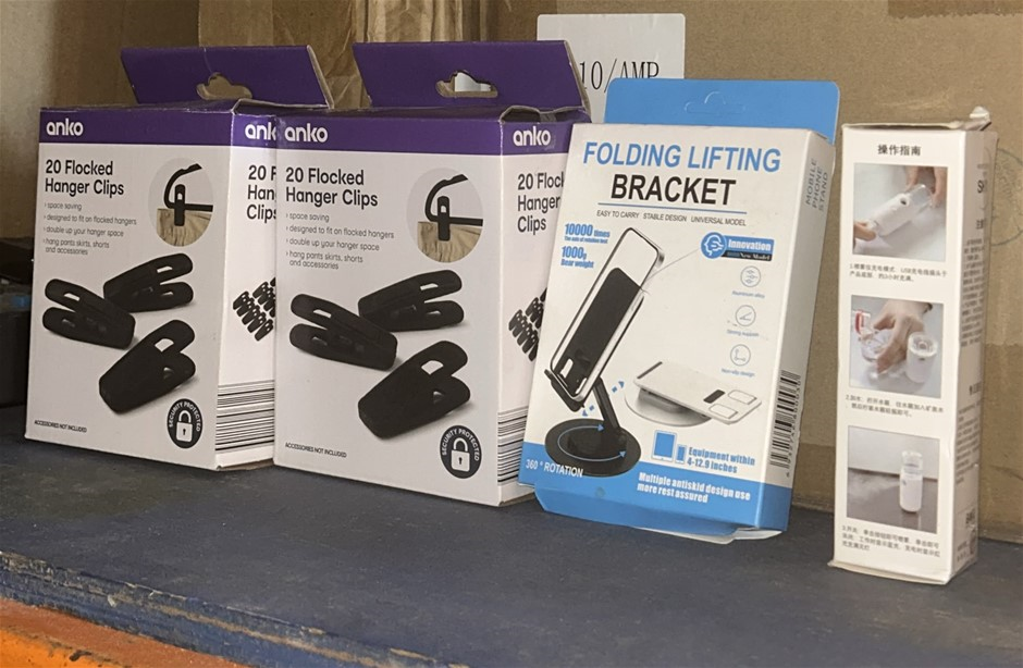2x 20x Flocked Hangar Clips, 1x Phone Holder, 1x Mist Sprayer