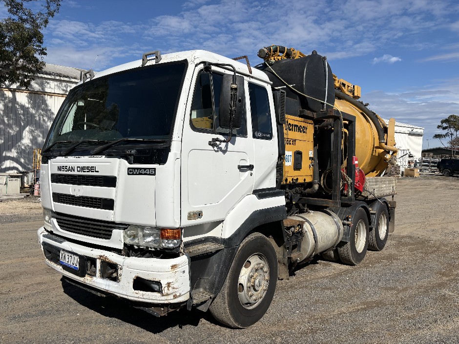 <p>UD CW445 Vermeer LP100 XT Vacuum Excavation Truck</p>
