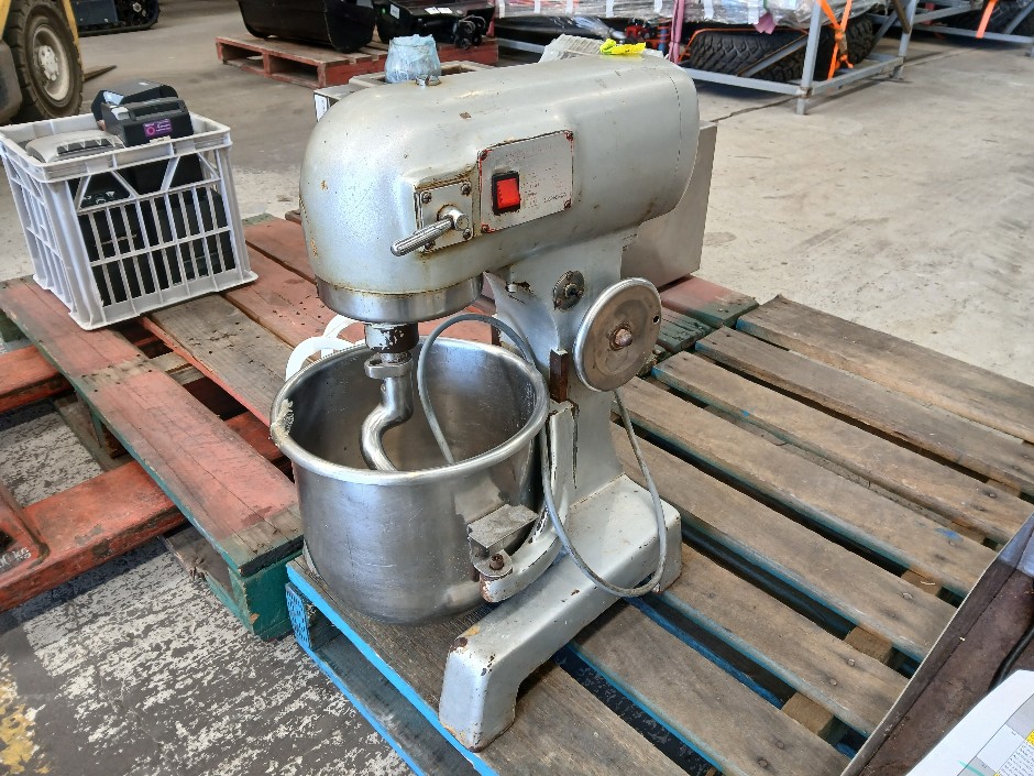 <p>Commercial Bench Top Planetary Mixer</p>