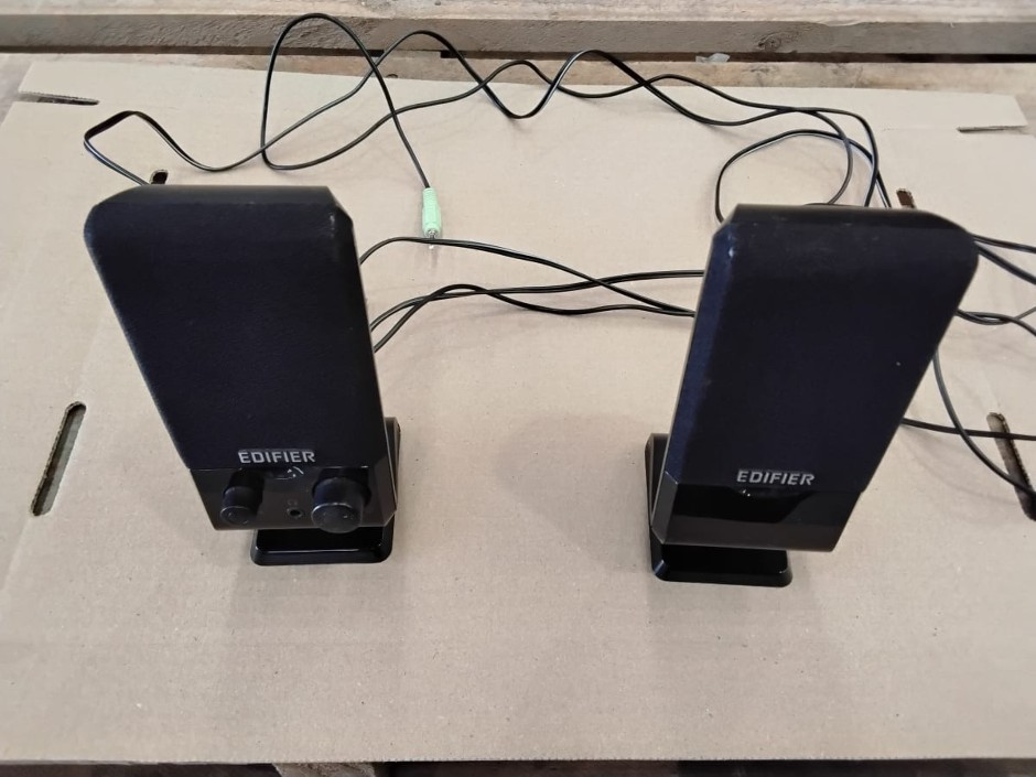 DELL optiplex 760 with Edifier M1250 Speakers