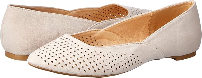 NOVO Women's Canada Ballet Flats, Size 7, Beige, 8118161. Buyers Note - Di