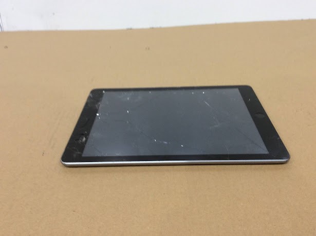 Apple iPad 6 (A1954) Tablet 32GB
