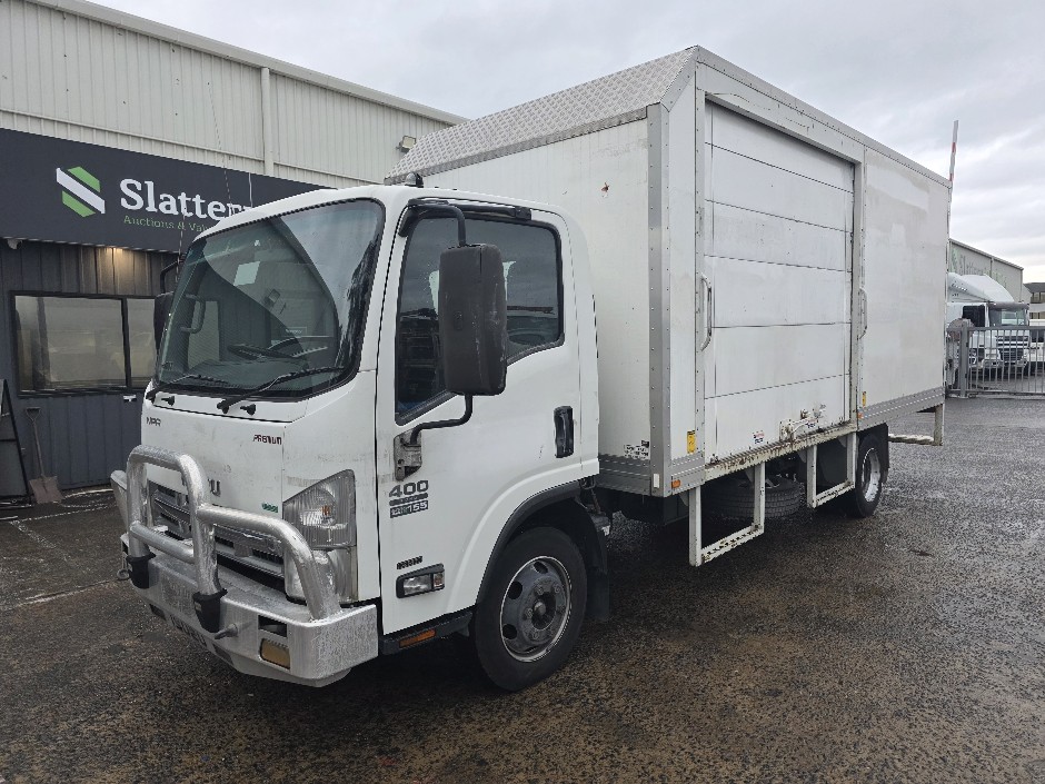 2015 Isuzu NPR400 Long  4x2 Pantech