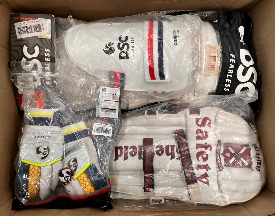 4 x Assorted Cricket Gears Including Batting Pads, Batting Gloves (SG Leagu