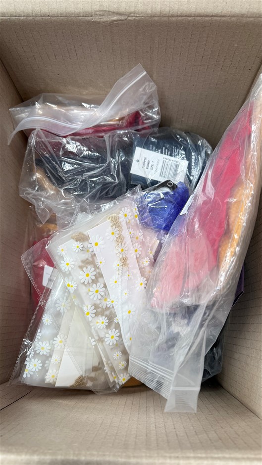 15 x Assorted Hair Accessories/Head Pieces. NB: NB: Items may not be in or