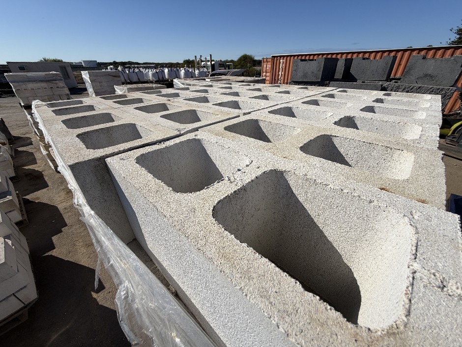Concrete Building Blocks - Code 20.01 White with Smooth Face 190mm x 390