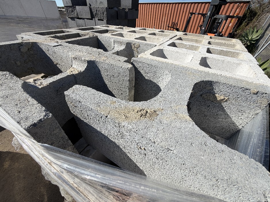 Concrete Building Blocks - Code 20.01 White with Smooth Face 190mm x 390mm x 190mm(H) 162 Blocks, 2 Pallets
