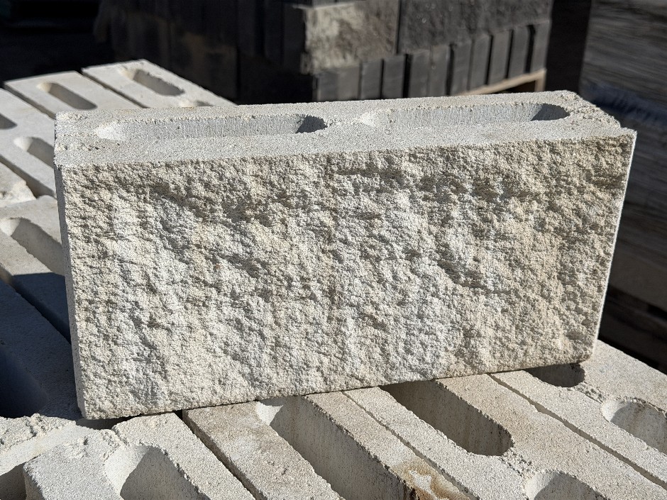 Concrete Building Blocks - Code 10.01 White with Rock Face 90mm x 390mm