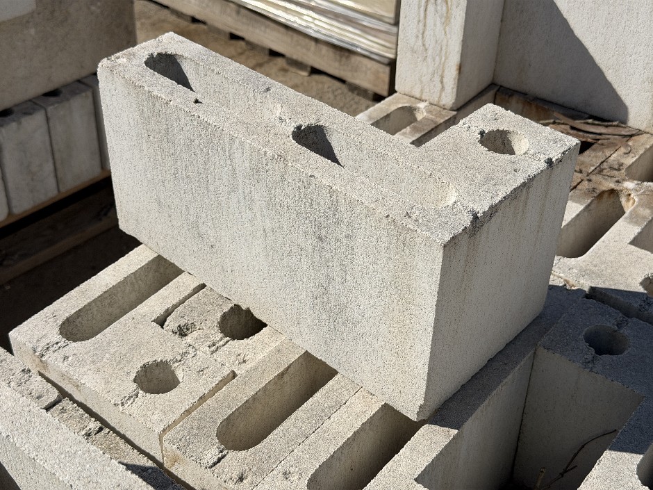 <p>Concrete Building Corner Blocks</p>