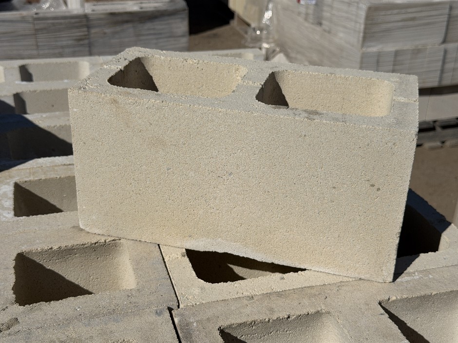 <p>Concrete Building Blocks - Code 15.421 Cream with Smooth Face 140mm x 39