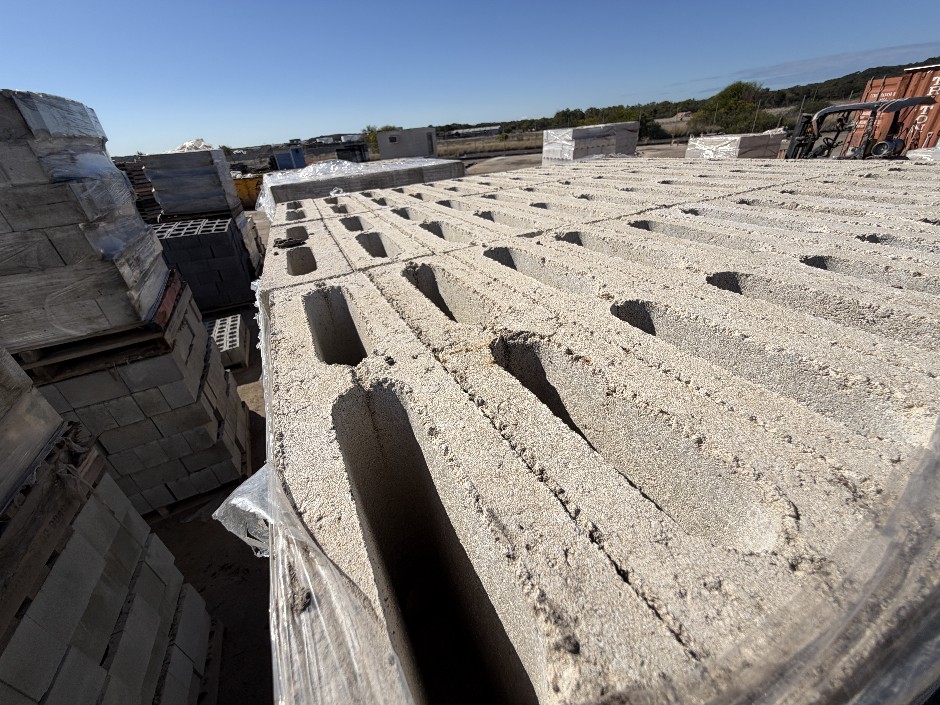 <p>Concrete Building Blocks - Code 10.01 Grey with Smooth Face 90mm x 390mm