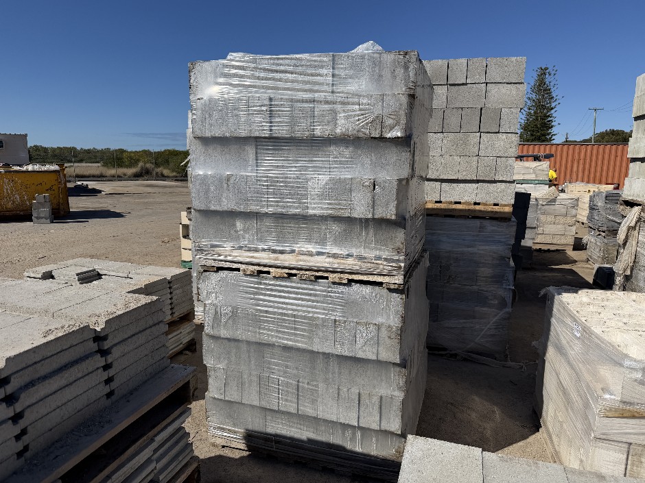 <p>Concrete Building Blocks - Code 15.02 Grey with Smooth Face 140mm x 290m