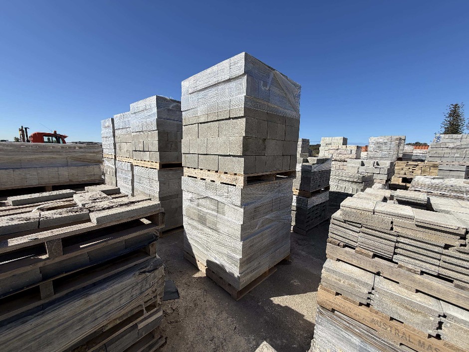 <p>Concrete Building Blocks - Code 20.96 Grey with Smooth Face 190mm x 390m