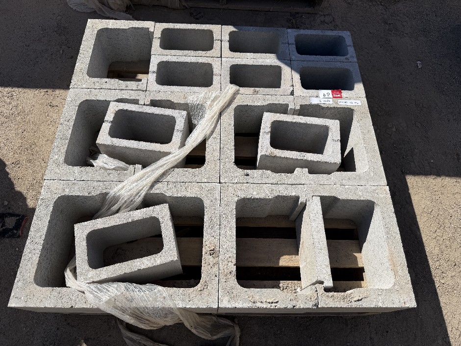 <p>Concrete Building Blocks - Assorted</p>