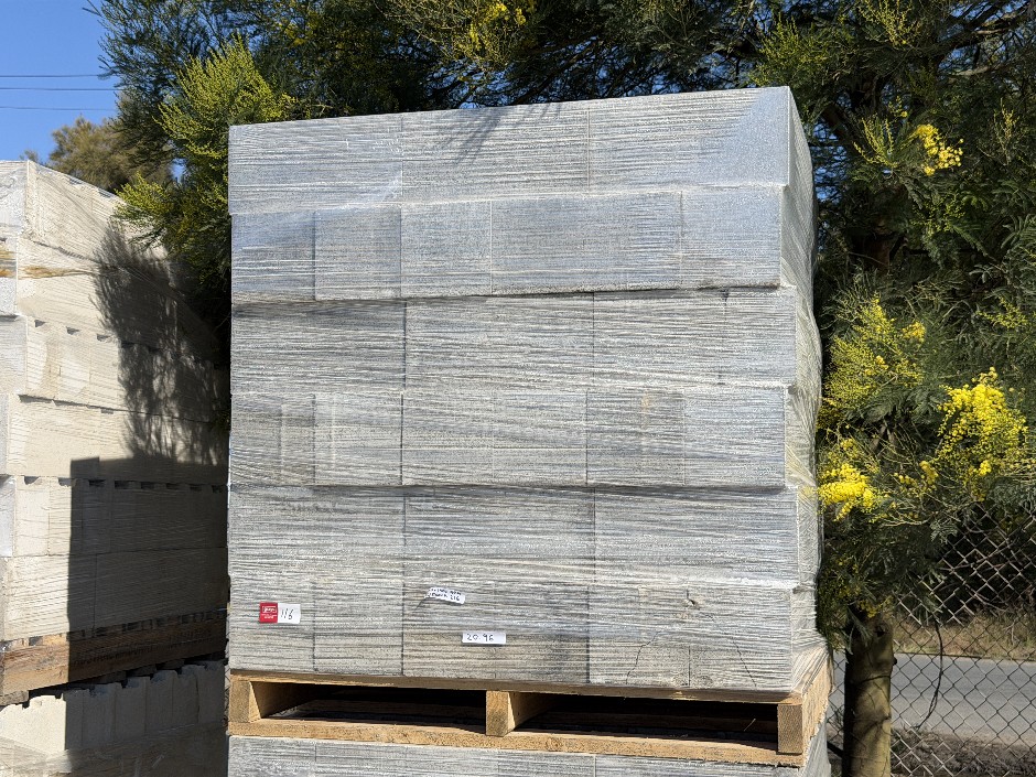 <p>Concrete Building Blocks - Code 20.96 Grey with Smooth Face 190mm x 390m