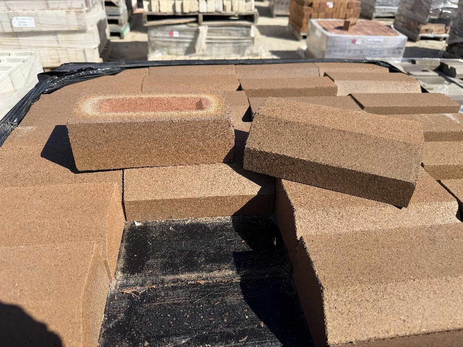 Dry Press Solid Bevelled Edge House Bricks