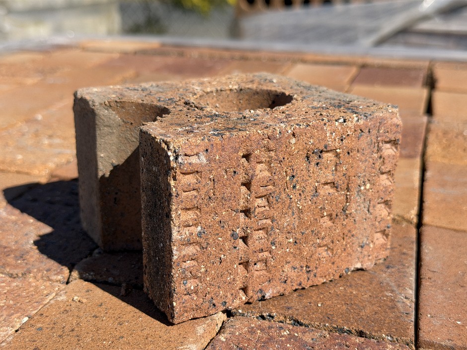<p>Extruded House Half Bricks - Orange-Brown 110mm x 110mm x 75mm 1100 Bric