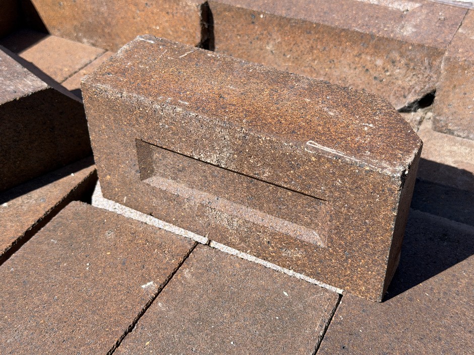 <p>Dry Press Solid Squint Flat Bricks - Brown Finish 110mm x 235mm x 75mm 1