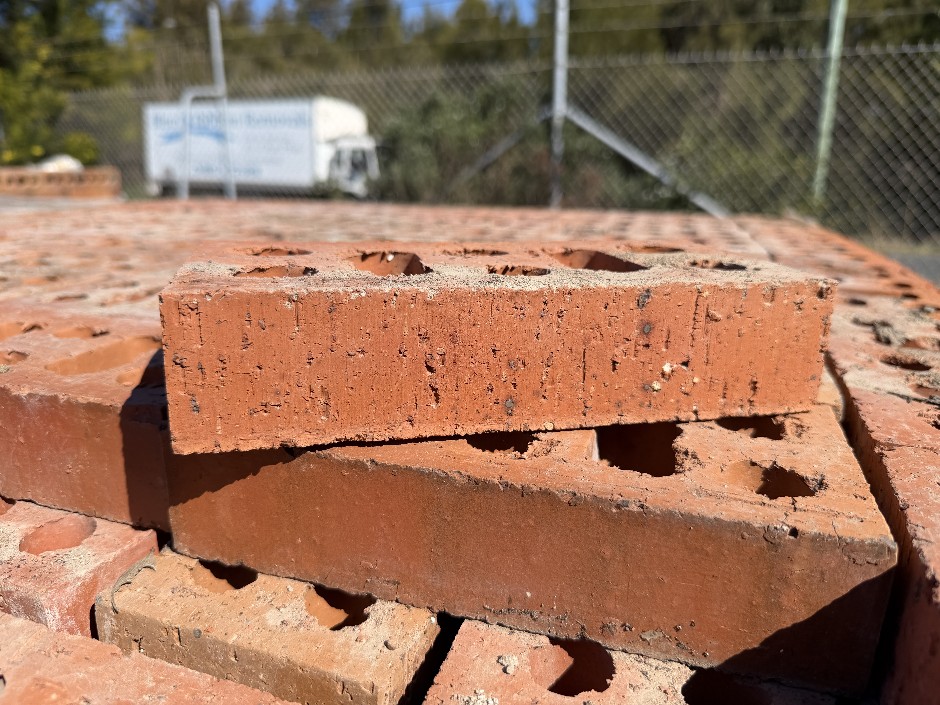 <p>Extruded Half Height Bricks - 110mm x 235mm x 50mm(H) 1100 Bricks, 2 Pal