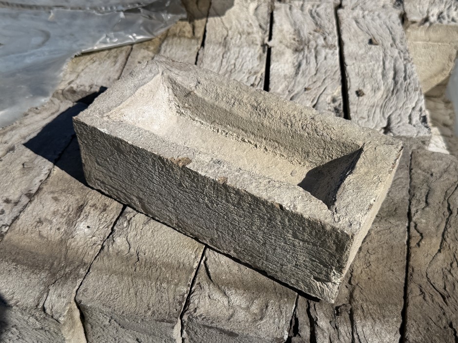 <p>Dry Press Solid Texture House Bricks - Assorted Light Colours 110mm x 23