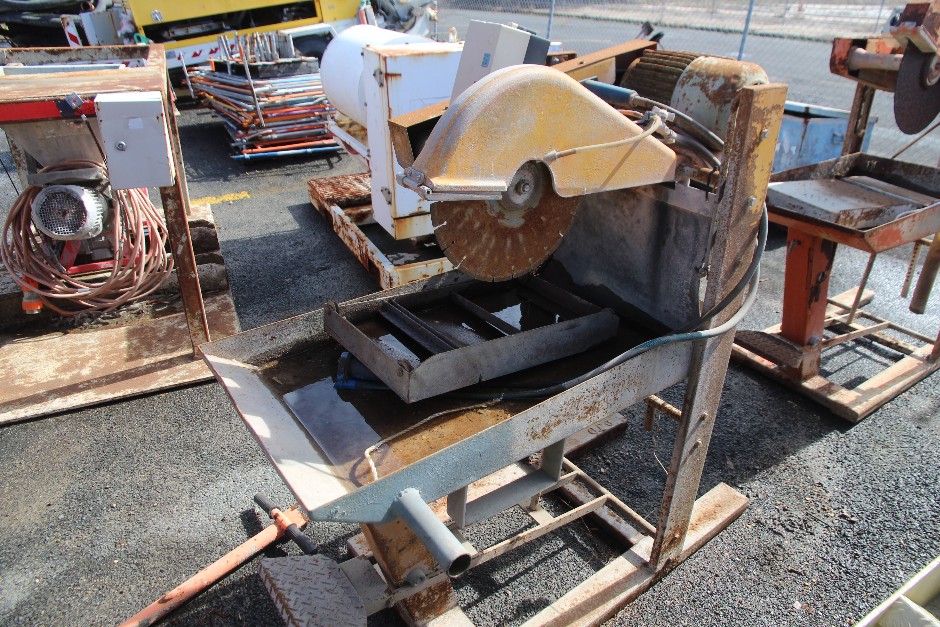 <p>Norton Clipper HD 202 Mansory Brick Saw with Stand (Sticker 19)</p>