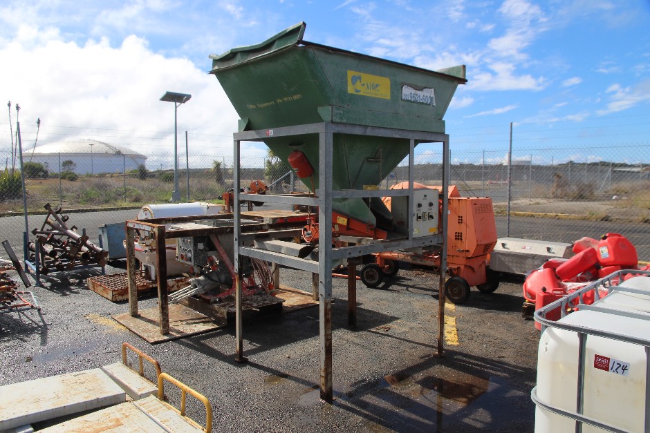 <p>C-MAC Free Standing Bag-Feeder Hopper on Stand</p>
