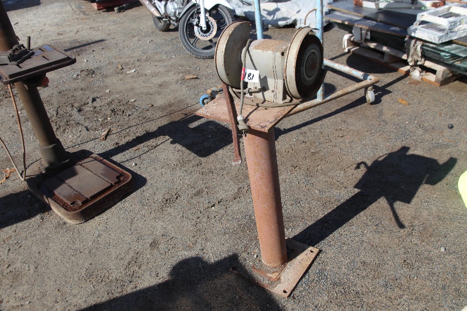 <p>Double End Pedestal Grinder</p>