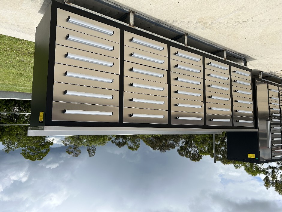 30 Drawer Stainless Steel Work Bench (Low Type)(Unused),