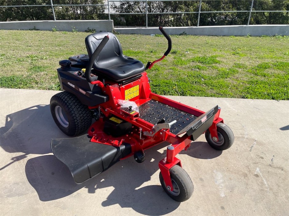 <p>42in Xero Turn Lawn Mower (Unused)</p>