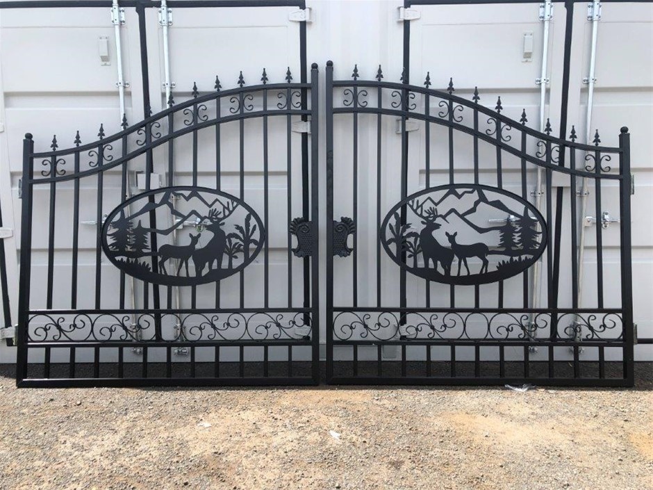 <p>Set of 2 Small Wrought Iron Style Gates with Wildlife Scene(Unused)</p>