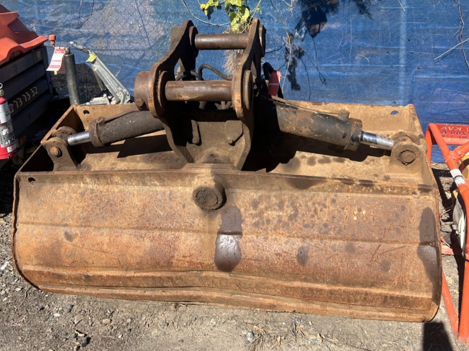 Excavator Hydraulic Tilt Mud Bucket 1500MM ** Grafton NSW**