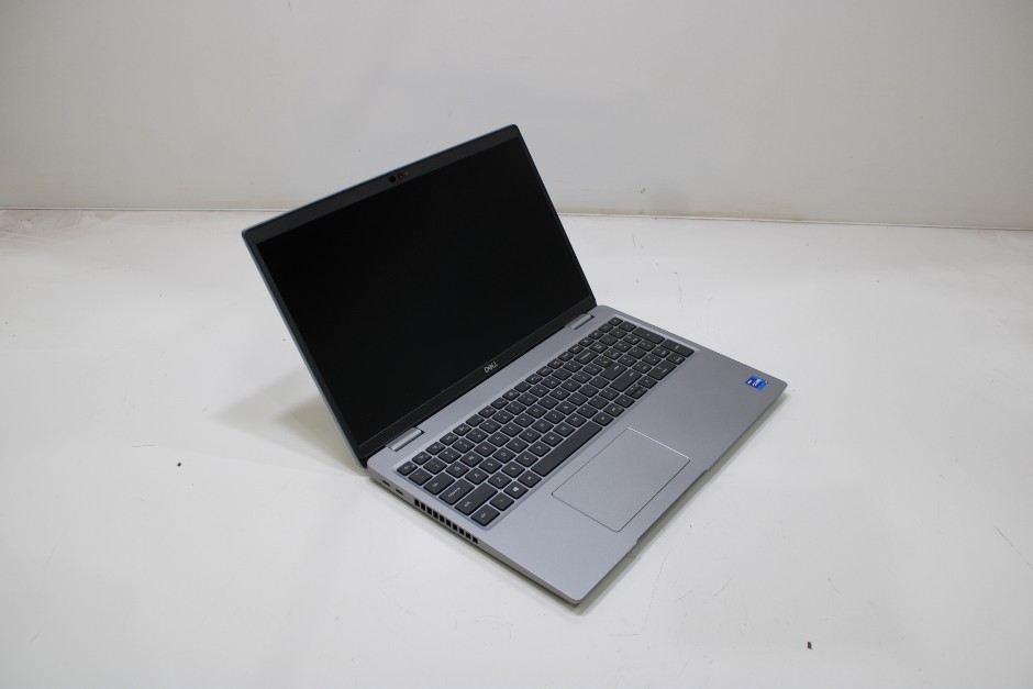 <p>DELL LATITUDE 5520</p>